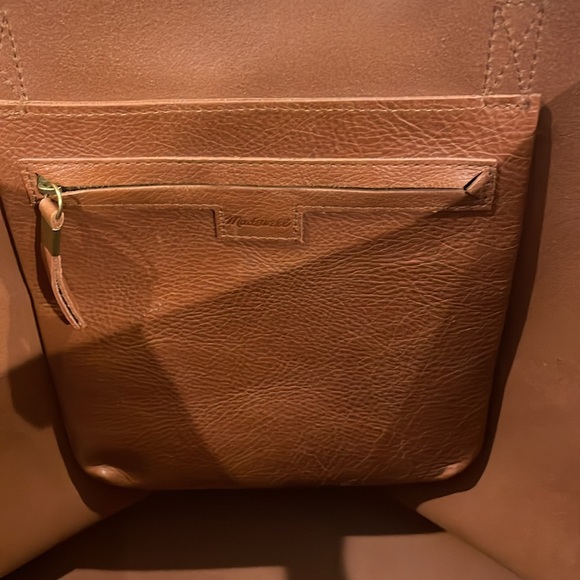 Madewell Transport Tote in English Saddle - Picture 6 of 7